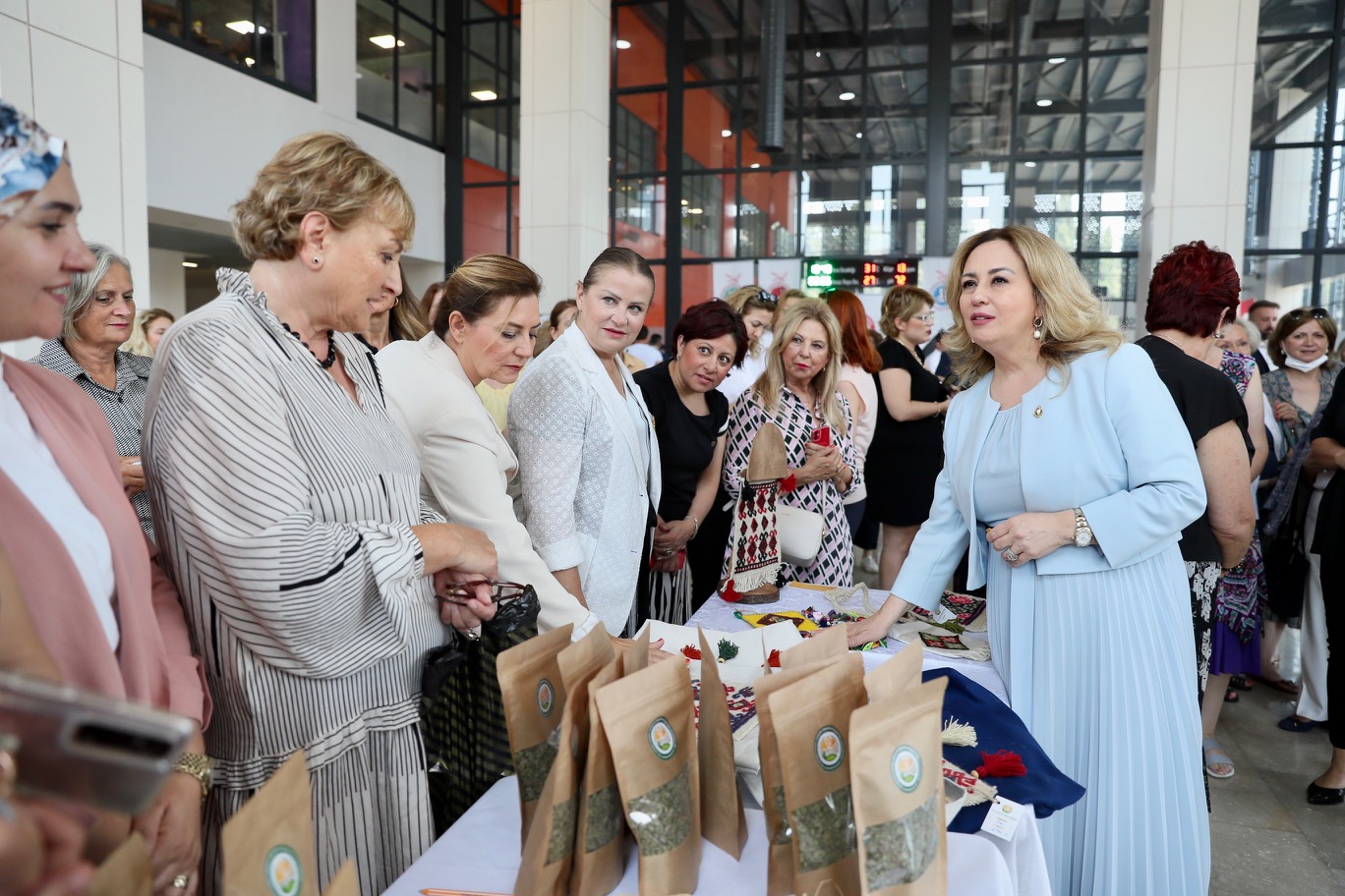 Sibel Tatar ve Nazlı Bijen Tösgen’den Aliağalı Üretici Kadınlara Destek