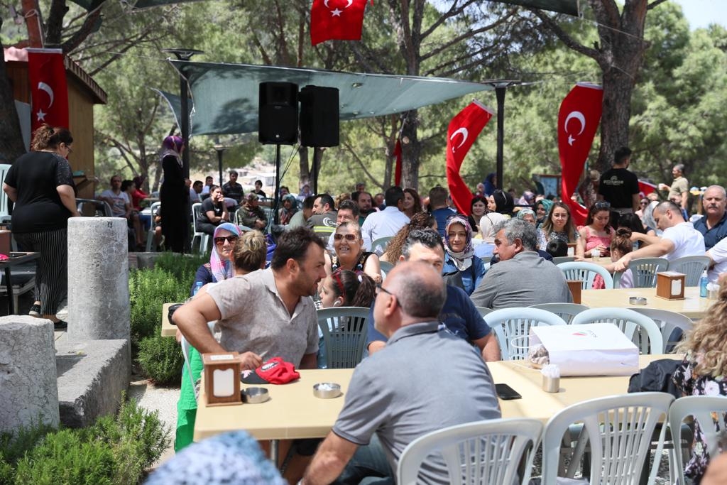 Tarihi Güzelhisar’da Bayram Havasında Keşkek Şenliği