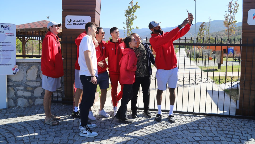 Aliağa Petkimsporlu Oyunculardan Pati Park’a Ziyaret