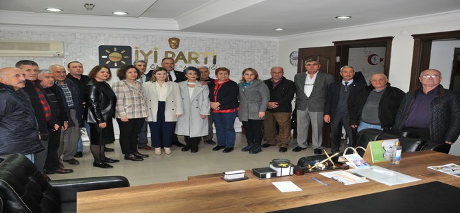 Aliağa İyi Parti'de Başkan Adayları Güç Birleştirdi