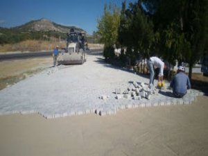 Köprübaşı Mezarlığına Büyükşehir’den Parke Taşı