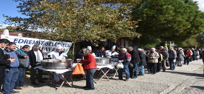 Edremit Belediyesi’nden Güre’de Aşure Hayrı