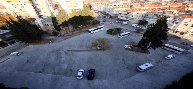 Bayraklı’da Otopark Sorununa Neşter