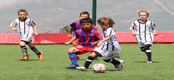 Bayraklı'da Şehit Anısına Futbol Turnuvası