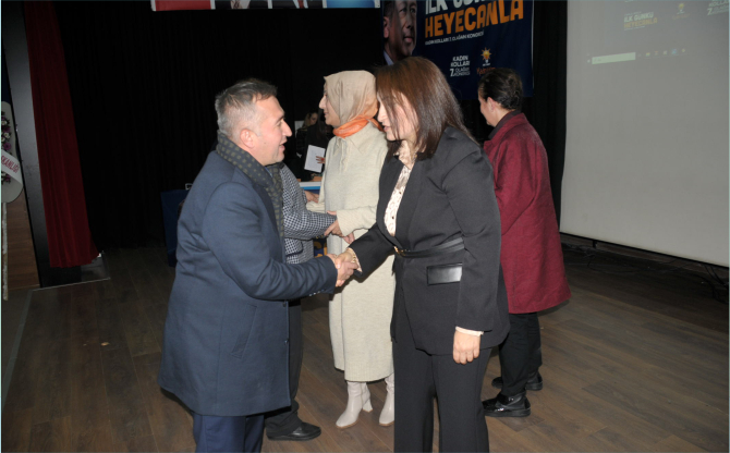 ak-parti-kadin-kollari-secim-04.jpg