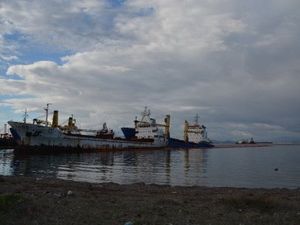 Aliağa'da Hacizli Gemiden Denize Yakıt Sızıntısı